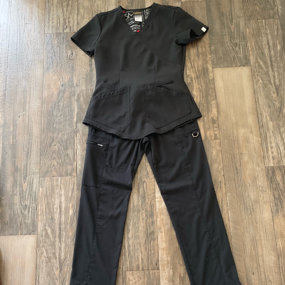 Scrub set